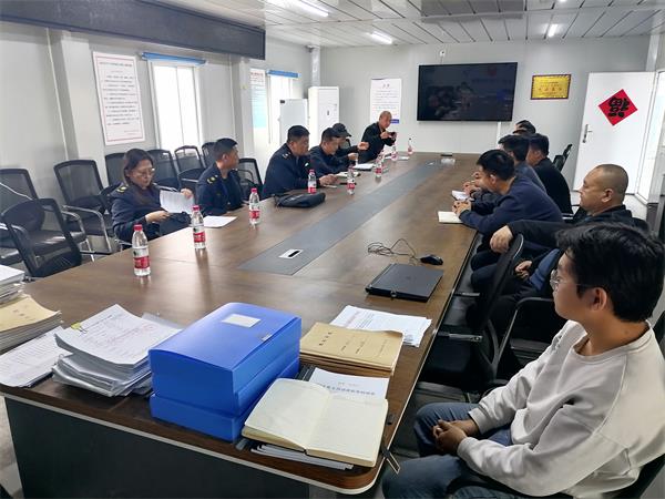 六分公司競秀一中項目勞務(wù)實(shí)名制工作樹(shù)標桿